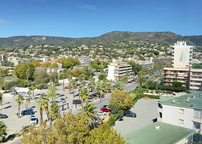 Vue Panoramique Stade Marche Le Lavandou